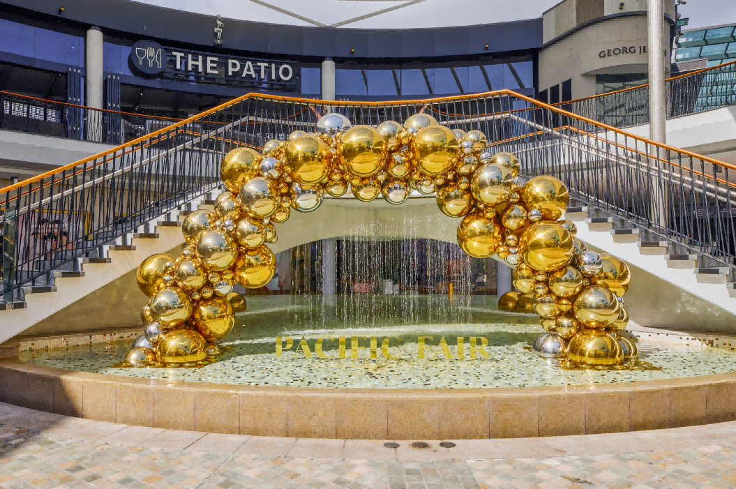 NEXTOP bespoke metal arch for shopping mall interior design.