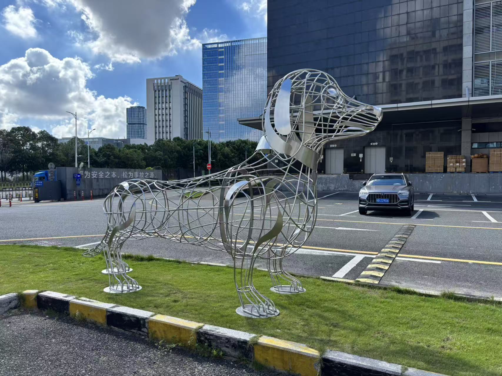 Unfinished metal dog sculpture prior to surface finishing at NEXTOP